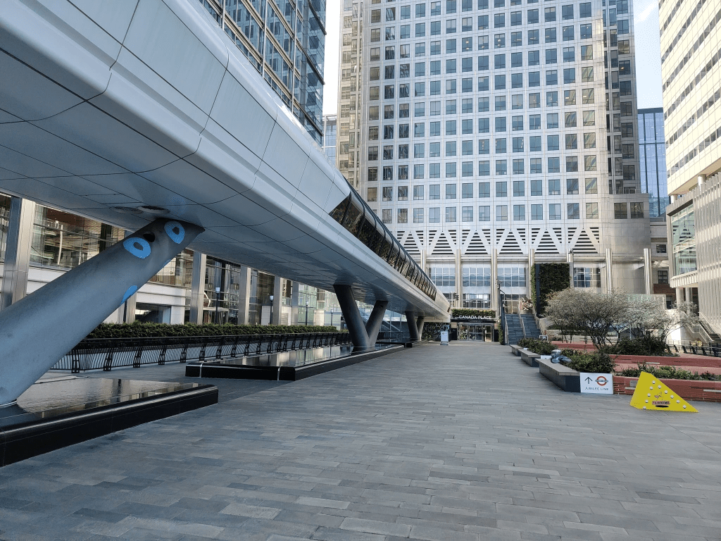 L&rsquo;architecture néo-futuriste et brutaliste de Londres pour l&rsquo;Empire d&rsquo;Andor (bonus Saison 2&nbsp;!)